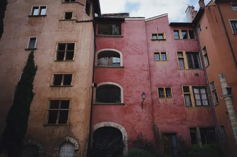 Peintre à Fontaine, photographie d’illustration